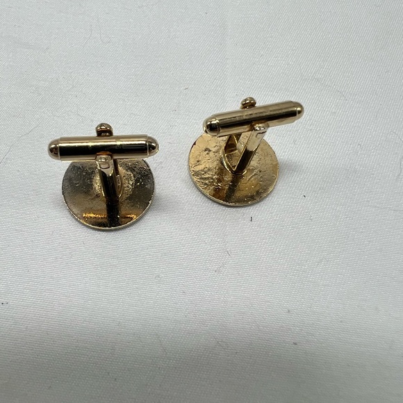 Crest cuff link - Picture 2 of 2